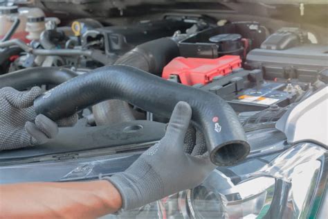 Radiator Hose Problems: 6 Symptoms of a Bad or。